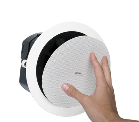 从下方手动将扬声器网罩安装到AD-C4T上