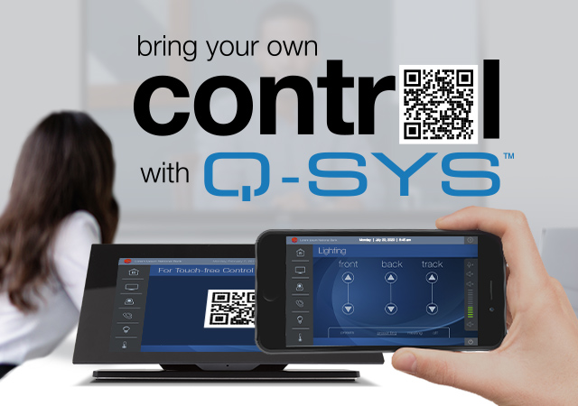 触摸屏前有一部手机,屏幕上显示Q-SYS控制应用